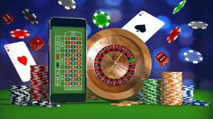 Antarmuka aplikasi soka 4d menampilkan meja dealer langsung dan menu permainan